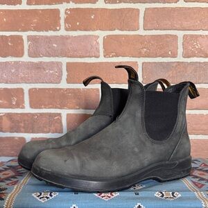 Mens Blundstones.